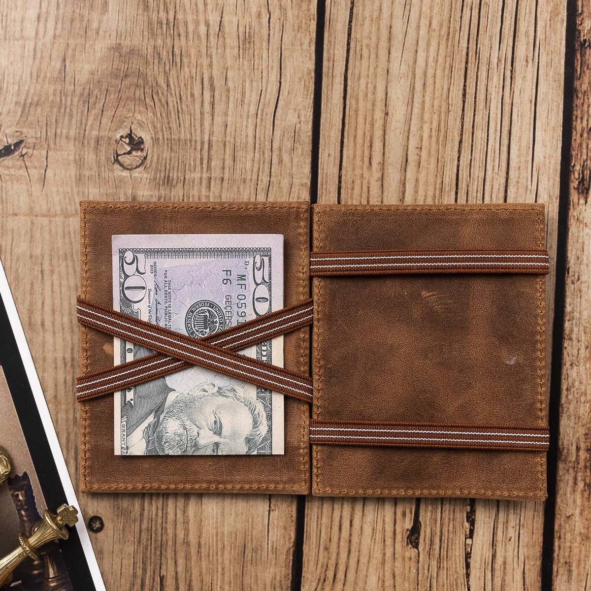 Magic Wallet aus Leder – Kreditkartenetui mit Gummizug-Scheinhalter | Braun