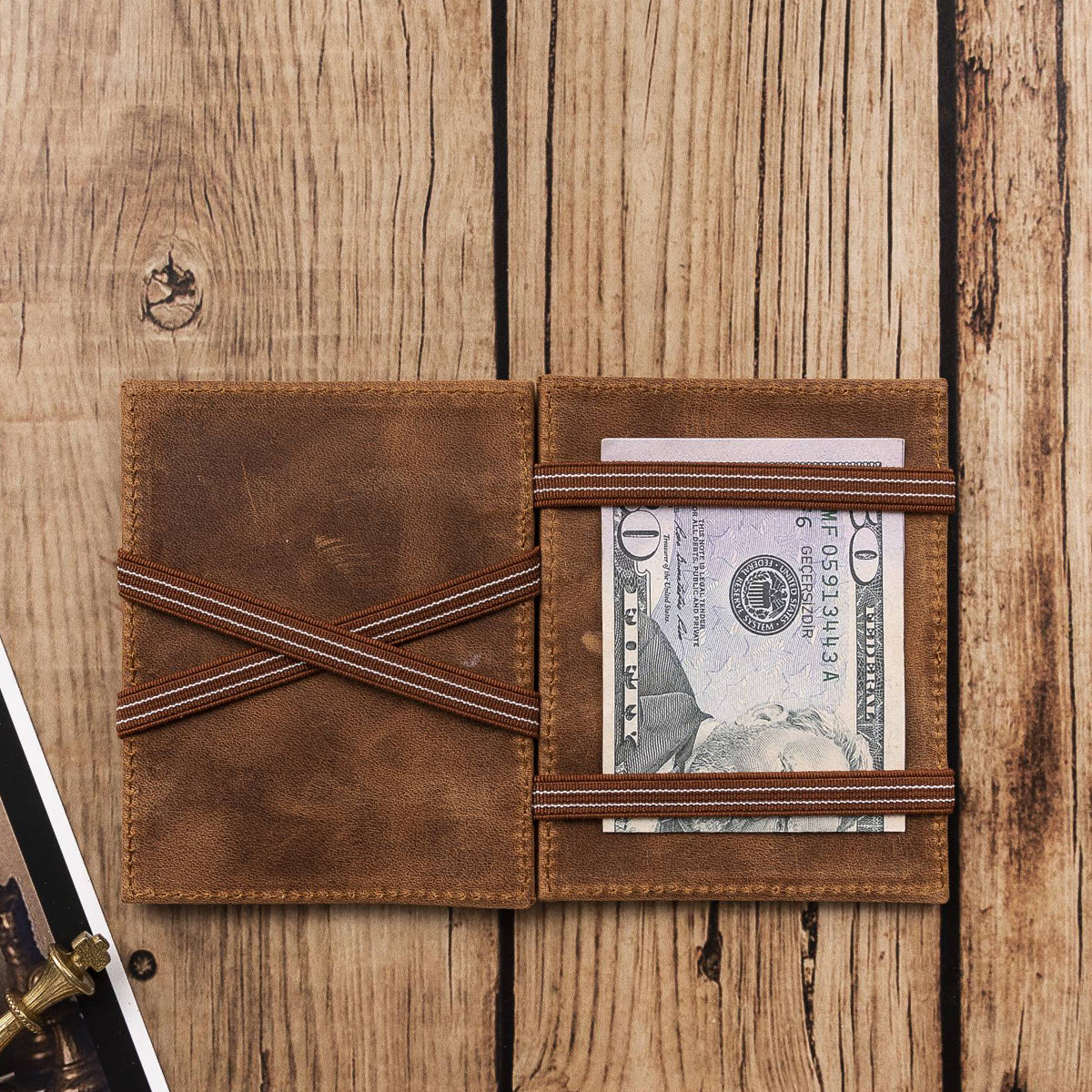Magic Wallet aus Leder – Kreditkartenetui mit Gummizug-Scheinhalter | Braun